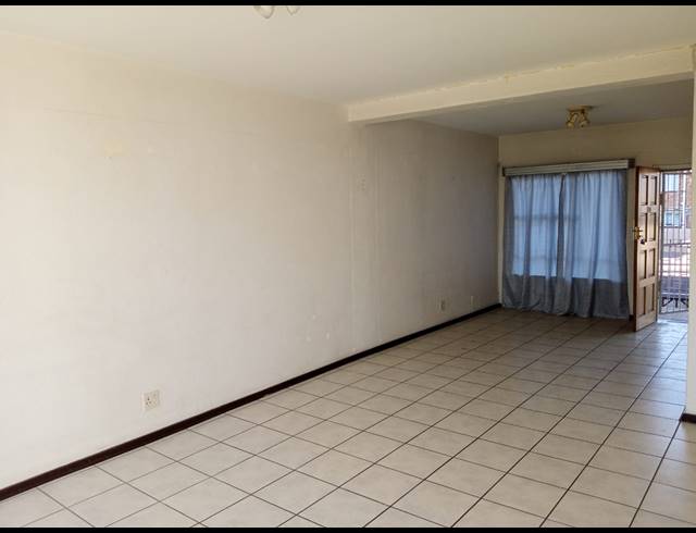 1 BEDROOM SECTIONAL TITLE FOR SALE IN PARKDENE